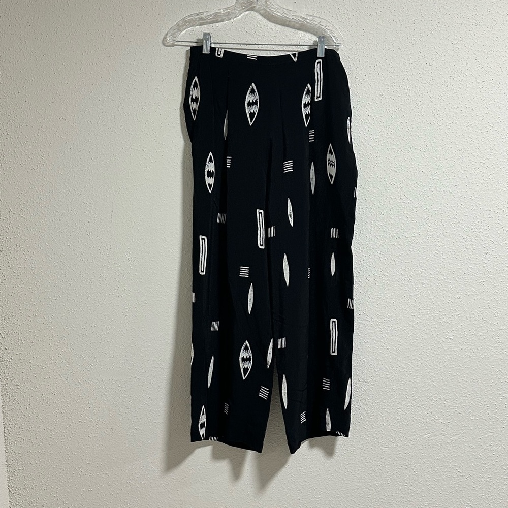 Burke Avenue Black & Cream women’s flowing pants size Medium preowned. - Picture 3 of 10